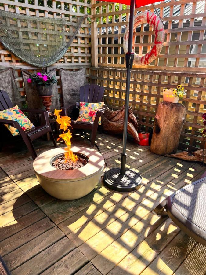 Seas The Day House 5 Star Hottub Pets Bbq Fire Premier Location Hotel Gibsons Exterior foto